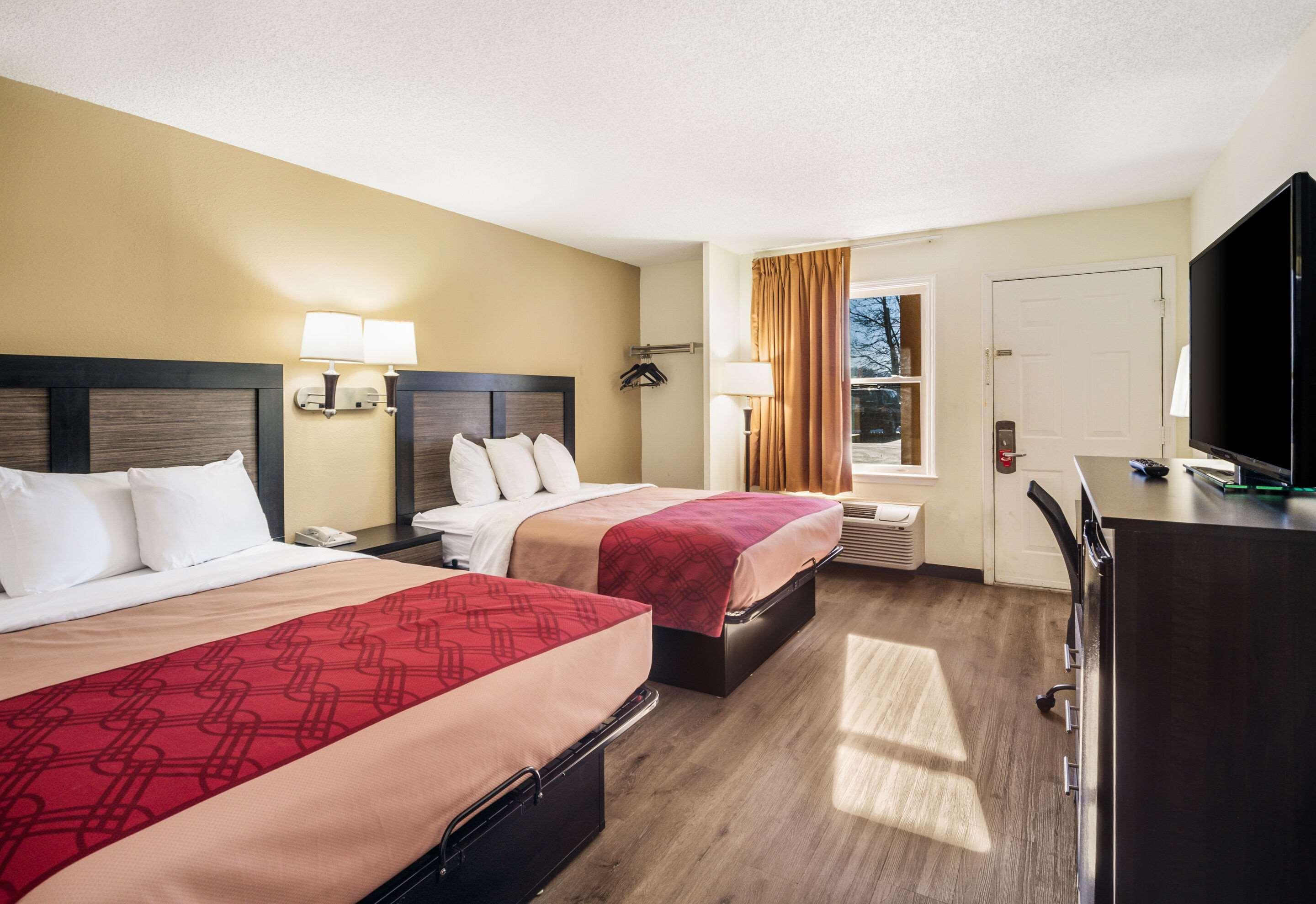 Econo Glade Springs I-81 Lodge *