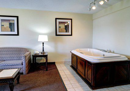 Econo Glade Springs I-81 Lodge